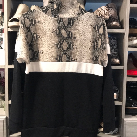 Top - Picture 2 of 3